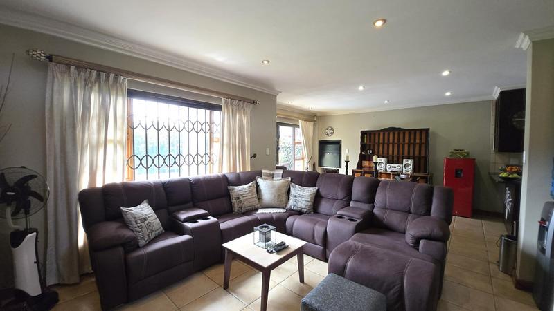 2 Bedroom Property for Sale in Gateway Manor North West